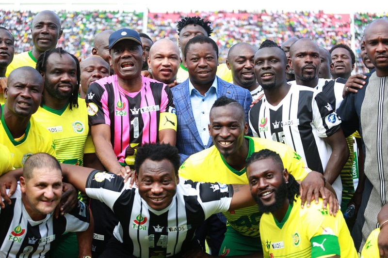 Le Président de la République SEM Faure Essozimna Gnassingbé a donné, ce samedi 27 juillet 2019 au stade de Kégué de Lomé, le coup d’envoi symbolique du match de charité opposant les internationaux togolais de la génération 2006 à une sélection des stars du football continental.