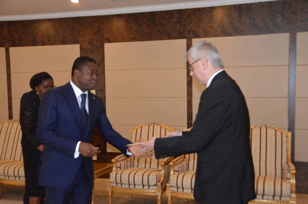lettres de créance Le Président de la République SEM Faure Essozimna Gnassingbé a reçu, ce 18 septembre 2019, les lettres de créance du nouvel ambassadeur d’Allemagne au Togo, M. Matthias Veltin