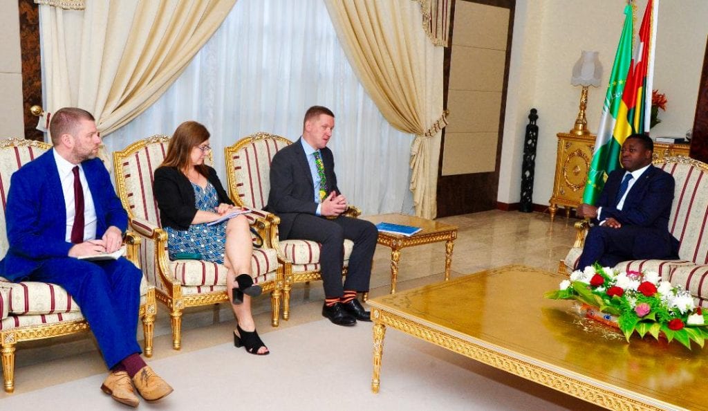 Le chef de l’Etat SEM Faure Essozimna Gnassingbé a reçu, ce 20 novembre 2019 à Lomé, l’Ambassadeur du Royaume Uni M. Iain Walker.