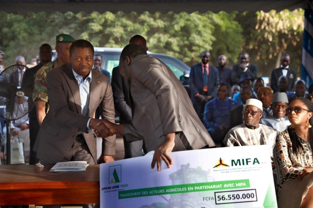 Le Président de la République SEM Faure Essozimna Gnassingbé a présidé, ce 03 février 2020 à Tchamba (région centrale), une cérémonie de signature de trois accords de financement des chaînes de valeur agricoles, à travers le MIFA.