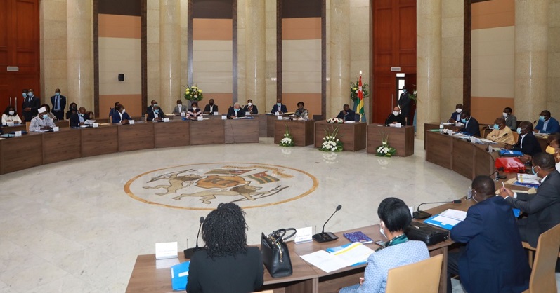 Après le séminaire de deux jours consacré à la feuille de route stratégique du gouvernement, les ministres entament ce 14 octobre 2020 matin sous la présidence du chef de l’Etat SEM Faure Essozimna Gnassingbé une session de haut niveau pour la mise en œuvre efficace du budget programme 2021.