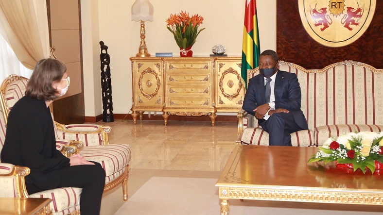 Le Président de la République, SEM Faure Essozimna Gnassingbé, a reçu ce 16 octobre 2020, les lettres de créance du nouvel ambassadeur de France au Togo, Mme Jocelyne Caballero.