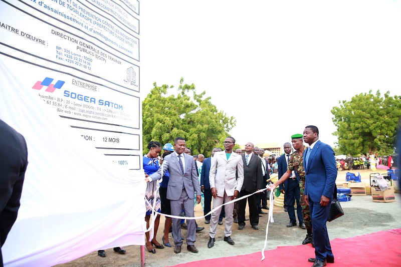 Le Président de la République, SEM Faure Essozimna Gnassingbé s’est engagé à garantir le droit au logement pour tous dans un environnement propice et un cadre de vie agréable et attrayant.