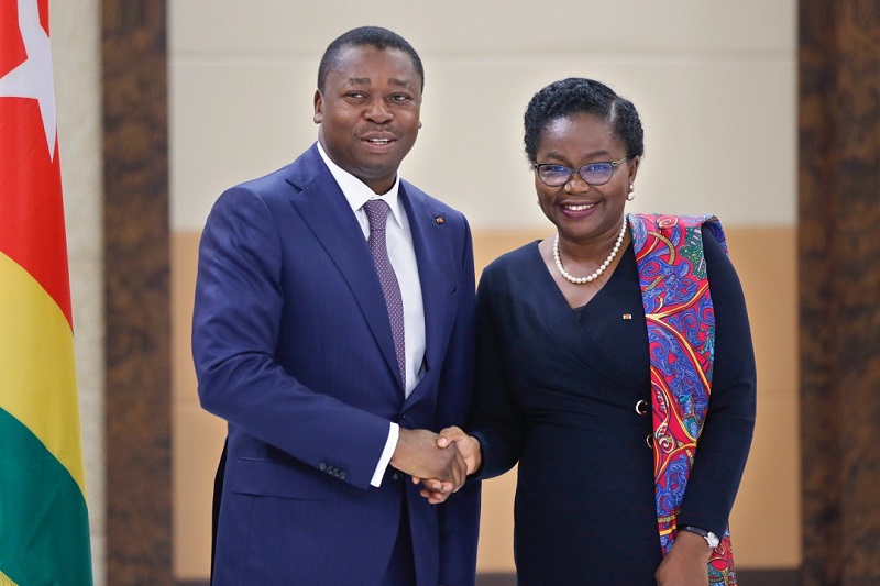 Après la Déclaration de Politique Générale et les séminaires gouvernementaux, le Premier ministre Victoire Sidémého Tomegah-Dogbé est revenu, ce 19 octobre 2020, dans un entretien avec la Radio France Internationale, sur les valeurs telles que la cohérence la discipline et la rigueur pour redynamiser la gouvernance.
