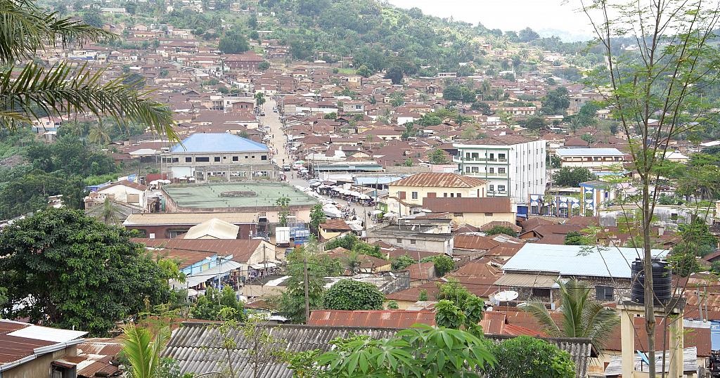 Le gouvernement togolais dote le pays de mécanismes de développement des pôles régionaux de croissance parmi lesquels le Schéma national d’aménagement du territoire (SNAT), objet d’une communication en Conseil des ministres. Le schéma, qui vient renforcer le processus de décentralisation, sera réalisé à travers une approche inclusive et participative, avec l’appui des partenaires.