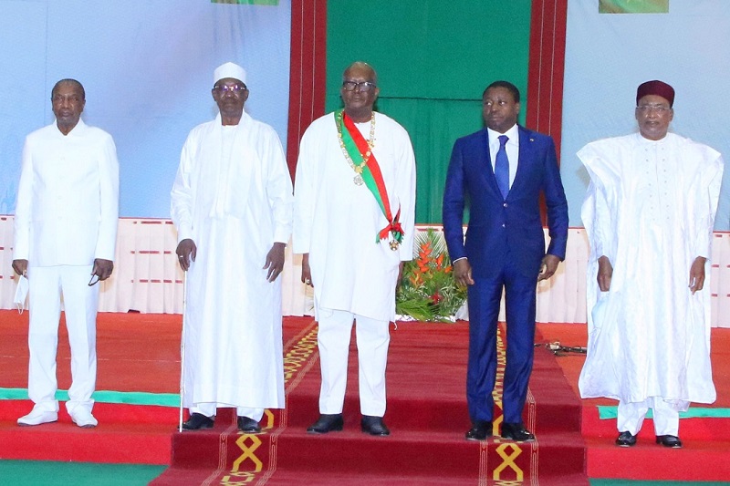 Le Président de la République, SEM Faure Essozimna Gnassingbé, a assisté ce 28 décembre 2020, à la cérémonie d’investiture du Président Roch Marc Christian Kaboré réélu le 22 novembre dernier à la magistrature suprême de son pays.
