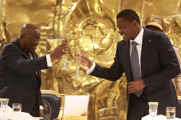 Le Président de la République, SEM Faure Essozimna Gnassingbé a adressé ce 11 décembre 2020, ses vives et chaleureuses félicitations à SEM Nana Dankwa Akufo-Addo pour sa réélection le 7 décembre dernier à la magistrature suprême de son pays.