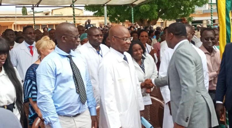 Système sanitaire de base : un budget de 77,9 milliards pour consolider le PNDS Le développement social résilient et inclusif de notre pays exige entre autres l’accès universel aux soins de santé. Au-delà de la lutte contre la pandémie liée à la COVID-19, l’ambition du gouvernement est de consolider davantage le Plan national de développement sanitaire (PNDS).