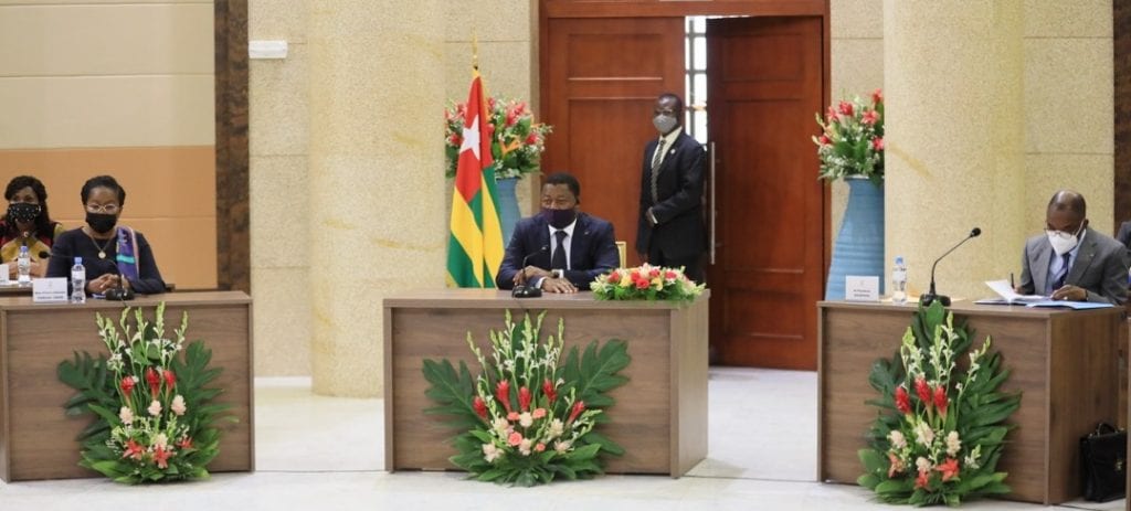 L’équipe gouvernementale s’est réunie ce 24 mars 2021 en Conseil des ministres sous la présidence du Chef de l’Etat, SEM Faure Essozimna Gnassingbé. Le Conseil a examiné quatre (04) projets de décret et écouter trois (03) communications.