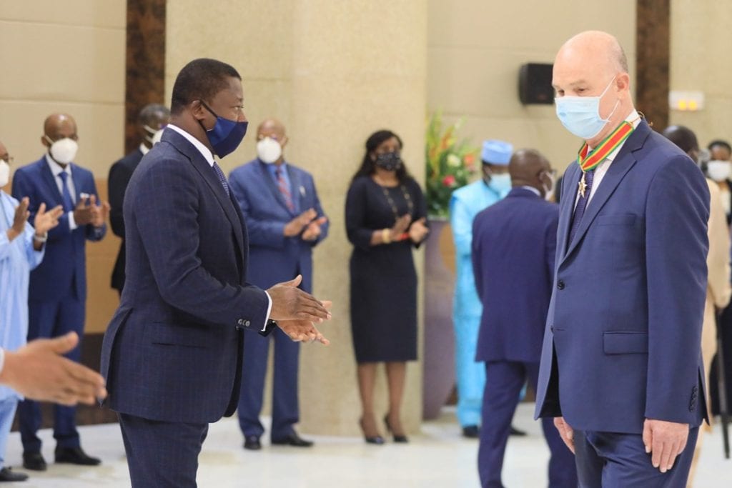 Le Président de la République Faure Essozimna Gnassingbé a fait, ce lundi 8 mars 2021, de l'Ambassadeur Smaïl Chergui, Commissaire à la paix et à la sécurité de l'Union africaine (UA), Commandeur de l’ordre du Mono.
