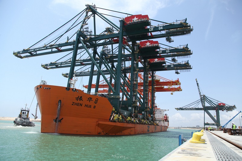 Le secteur portuaire joue un rôle stratégique dans l’économie nationale. Environ 60% des revenus de l’Etat sont générés par le Port autonome de Lomé. Malgré le ralentissement des flux de la navigation maritime dans le monde dû à la crise sanitaire, le Port autonome de Lomé demeure la plateforme portuaire la plus importante pour le transbordement international et le déploiement de la nouvelle politique de fret en Afrique.