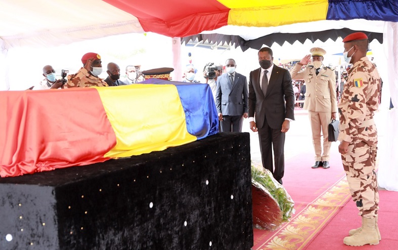 Le Président de la République Faure Essozimna Gnassingbé a honoré de sa présence, ce vendredi 23 avril 2021 à N’Djamena au Tchad, les obsèques nationales du Président Idriss Deby Itno, décédé le 20 avril dernier.