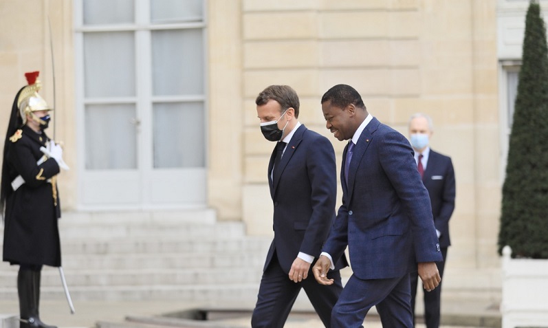 La presse française et panafricaine avec des titres divers se sont bien intéressées au séjour parisien du président de la République du Togo du 07 au 09 avril 2021 à l’invitation de son homologue français Emmanuel Macron.