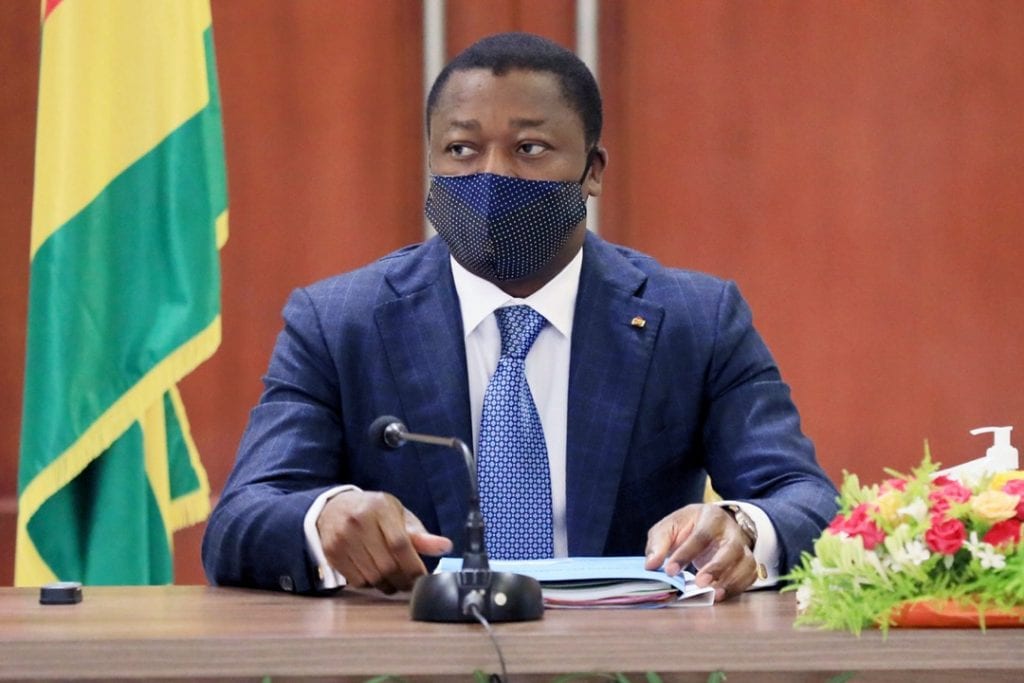 Dans la stratégie de lutte contre la pandémie au Coronavirus, le Togo a pris des mesures urgentes de riposte et des initiatives d’accompagnement des couches vulnérables. Dans ce sens, un programme innovant de solidarité dénommé «Novissi » est déployé pour accorder une aide financière via transfert monétaire aux Togolais dont les revenus ont été gravement affectés suite aux dispositions prises pour contenir le fléau.