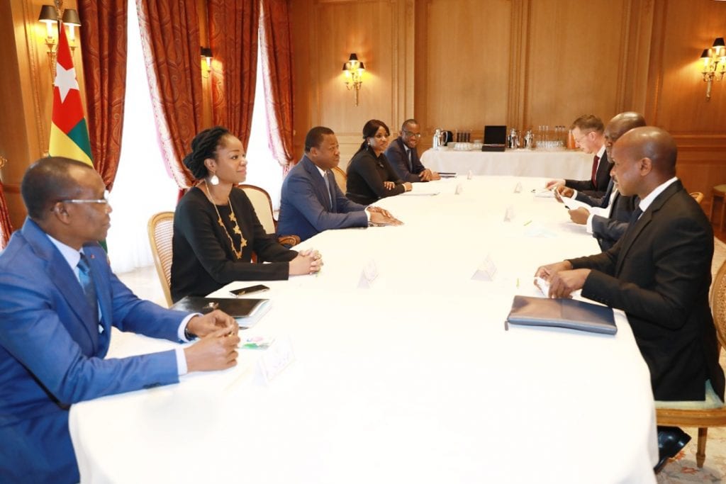 A la veille des travaux du Sommet de Paris sur le financement des économies africaines, le Chef de l’Etat multiplie des activités dans la capitale parisienne en accordant des entretiens aux partenaires au développement. Après la Directrice du FMI, le Président de la République a échangé avec une délégation de la Société Financière Internationale (SFI) du groupe de la Banque Mondiale conduite par son Directeur général, Mackhtar Diop.