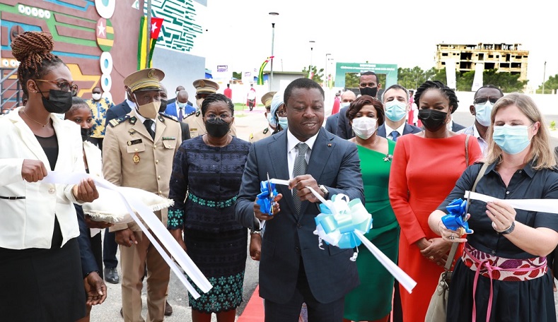 Le Président de la République Faure Gnassingbé a inauguré ce 04 juin 2021 le nouveau Carrier Hotel de Lomé Ce nouveau Data Centre ultra protégé de stockage et d’administration de serveurs ainsi que de divers équipements informatiques pour les grandes, petites et moyennes entreprises, contribuera inéluctablement à la croissance économique du Togo conformément à la feuille de route gouvernementale.