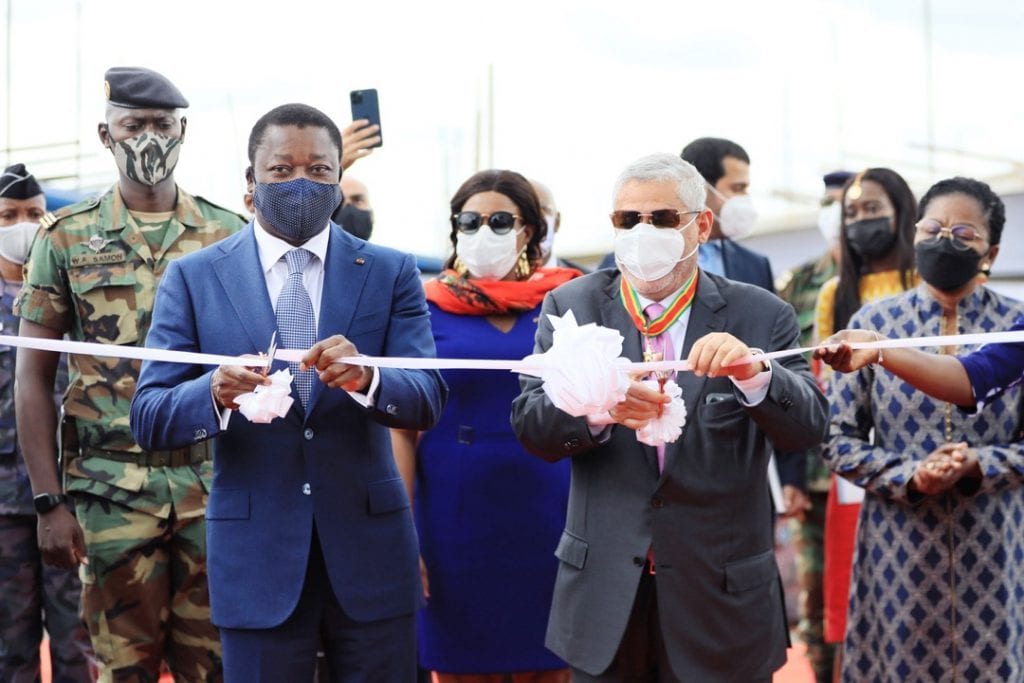 Le Togo entre de plain-pied dans l’ère de l’énergie propre. Une nouvelle centrale photovoltaïque moderne de 50MW, la plus grande en Afrique de l’ouest, a été officiellement mise en service ce 22 juin 2021 par le Président de la République Chef de l’Etat Faure Essozimna Gnassingbé.