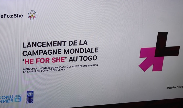 Depuis 2014, ONU FEMMES a lancé un mouvement de solidarité mondiale pour plus d’égalité et d’équité de genre dénommé HeForShe (Lui pour Elle). Le Togo adhère à cette initiative et la campagne au plan national a été officiellement lancée à Lomé ce vendredi 23 juillet 2021
