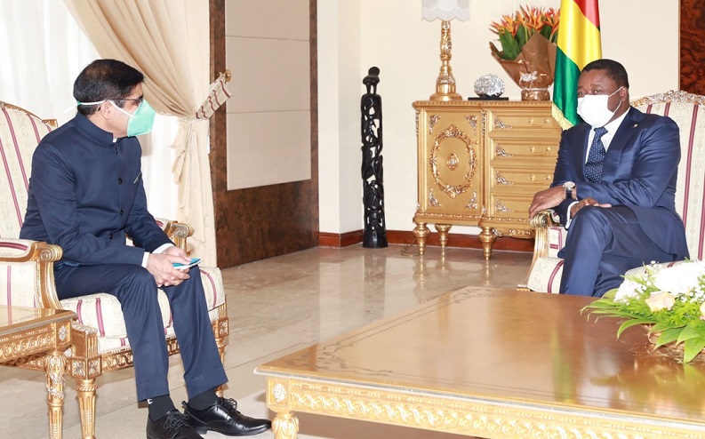 Le Président de la République, Faure Essozimna Gnassingbé a reçu ce 23 juillet 2021 les lettres de créance de M. Ram Saajiv Tandon, nouvel ambassadeur de la République de l’Inde au Togo. Ce cérémonial ouvre ainsi une nouvelle page des relations d’amitié et de coopération entre les deux pays, avec l’ouverture à Lomé d’une représentation diplomatique.