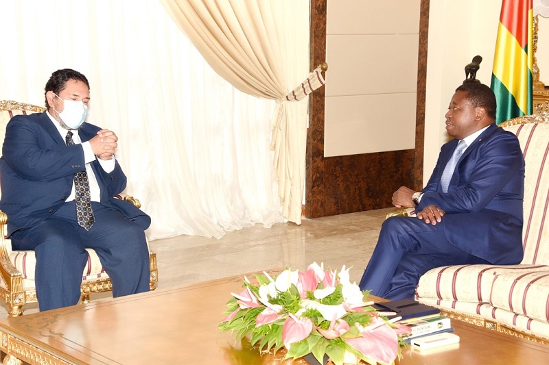 Le Président de la République Faure Essozimna Gnassingbé s’est entretenu ce 06 octobre 2021 avec l’Ambassadeur extraordinaire et plénipotentiaire du Brésil au Togo, Antônio Carlos De Salles Menezes, en fin de mission au Togo.