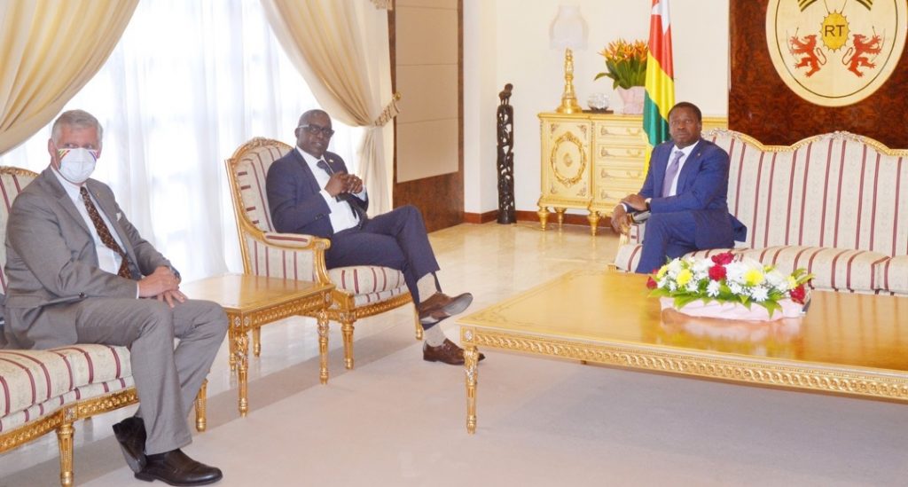 Le Togo a réalisé des progrès importants ces dernières années en matière de bonne gouvernance. Pour la deuxième fois consécutive, le pays a validé 15 indicateurs sur 20 Millennium Challenge Corporation (MCC) au titre de l’année 2022. Monsieur, Mahmoud Bah, Président-directeur général par intérim de cette agence indépendante du gouvernement américain, à la tête d’une délégation a été reçu ce 30 novembre 2021 par le Président de la République, Faure Essozimna Gnassingbé.