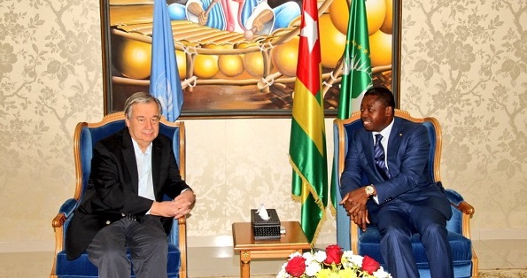 Le Secrétaire général des Nations unies, António Guterres après avoir fermement condamné cet acte lâche contre la force de maintien de la paix dans ce pays frère, a exprimé de vive voix sa compassion au chef de l’Etat, ce 10 décembre 2021. C’était au cours d’un entretien téléphonique. Suite à cet entretien, le Président de la République a exprimé sa reconnaissance à la Communauté internationale pour cette marque de sympathie aux familles endeuillées et au peuple togolais
