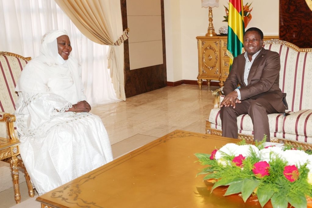 Après sept ans d’exercice au Togo, l’Ambassadeur du Niger Madame Sidibé Fadjimata Maman Dioula, est arrivée au terme de sa mission. La diplomate nigérienne a fait au Chef de l’Etat Faure Essozimna Gnassingbé le point de la coopération ce 21 février 2022, au cours d’une audience.
