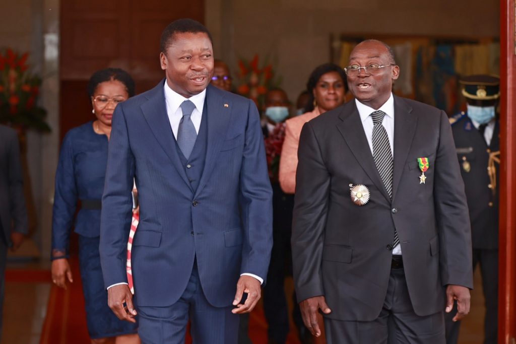 Le Chef de l’Etat élève l’ancien Gouverneur de la BCEAO à la dignité du Grand Officier de l’Ordre du Mono