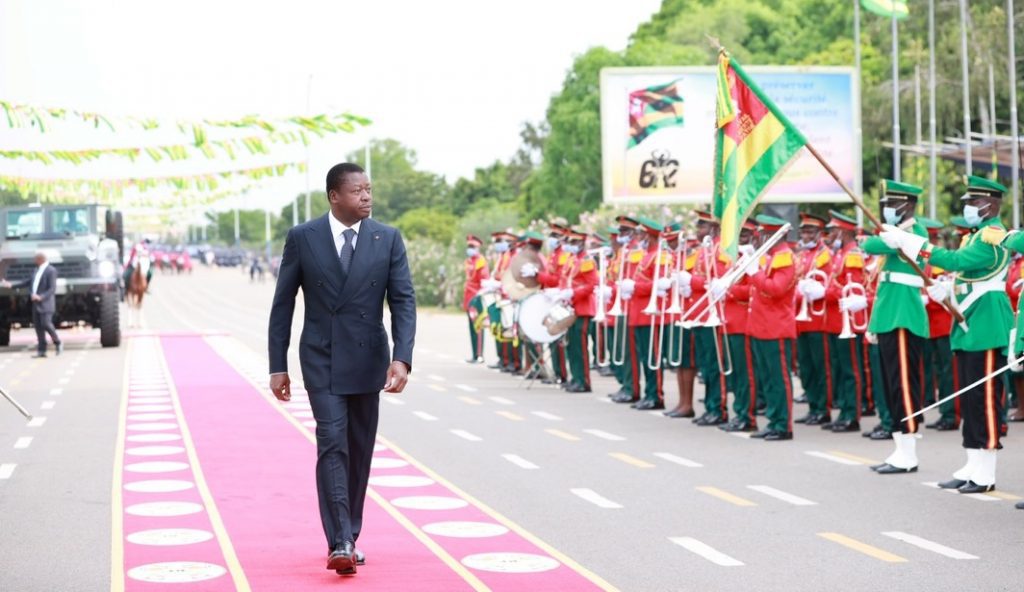 27 avril 1960-27 avril 2022, 62 ans d’accession à la souveraineté internationale, le Togo a marqué l’évènement à travers un défilé exclusivement militaire et paramilitaire, en raison de la pandémie liée à la Covid-19. Empreint de solennité, le défilé a été présidé par le Chef de l’Etat, Faure Essozimna Gnassingbé., en présence du Premier ministre, des membres du gouvernement, des présidents des institutions de la République, du Corps diplomatique et des autorités traditionnelles.