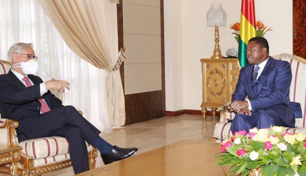 L’ambassadeur du Brésil au Togo, Nei Futuro Bitencourt a présenté, ce 26 avril 2022, ses lettres de créance au Président de la République, Faure Essozimna Gnassingbé.