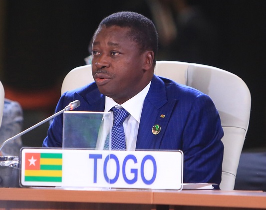 Le Président de la République, Faure Essozimna Gnassingbé fait de la consolidation de la paix et la stabilité dans la sous-région, son cheval de bataille. Cette détermination s’est encore manifestée ce 04 mai 2022, lors de la visite officielle d’une délégation malienne à Lomé, conduite par le ministre des Affaires étrangères et de la coopération internationale, Abdoulaye Diop. Le chef de la diplomatie malienne était porteur d’un message d’amitié et de fraternité du Président de la Transition du Mali, le Colonel Assimi Goïta.