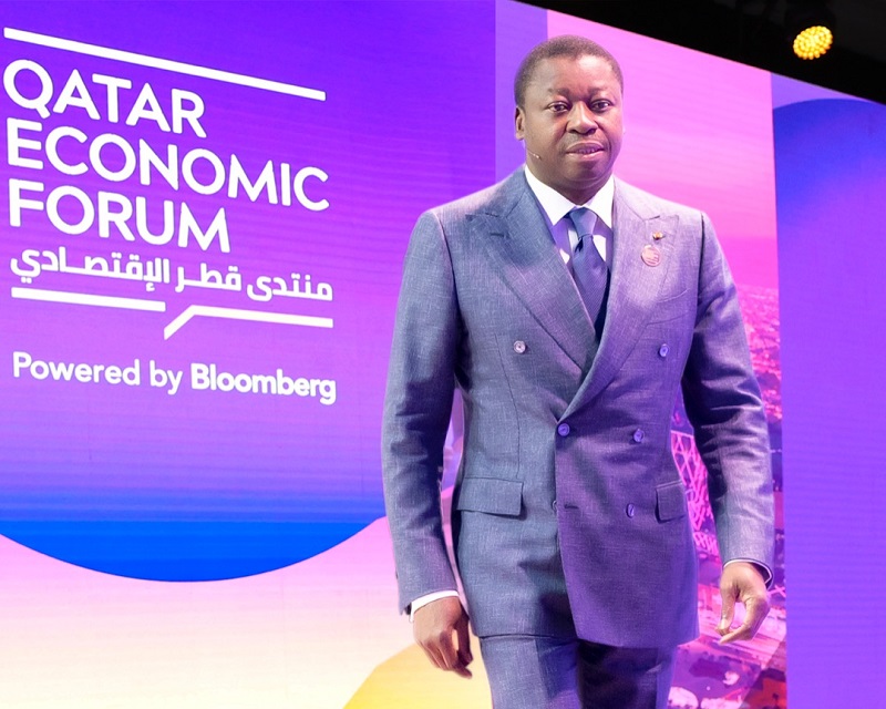 Le Président de la République, Faure Essozimna Gnassingbé a marqué d’un sceau particulier les travaux du deuxième Forum économique du Qatar consacré aux réflexions globales pour la relance de la croissance partagée. Devant un auditoire composé d’éminentes personnalités du monde diplomatique et des affaires ainsi que des amis du Qatar et du Togo, le Chef de l’Etat a eu droit, ce 21 juin 2022, à une session particulière sur l’avenir de l’Afrique pour expliquer davantage les nouveaux défis à relever en vue de renforcer la résilience des économies.