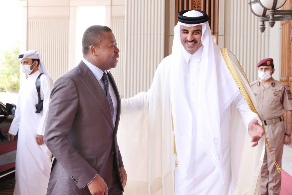 Le Président de la République, Faure Essozimna Gnassingbé séjourne à Doha dans le cadre du deuxième Forum économique annuel du Qatar qui s’ouvre officiellement le 21 juin 2022. A la veille de cette rencontre internationale, le Chef de l’Etat s’est entretenu au palais princier de Doha avec Son Altesse, Cheikh Hamad ben Khalifa Al Thani, l’Émir de l’État du Qatar.