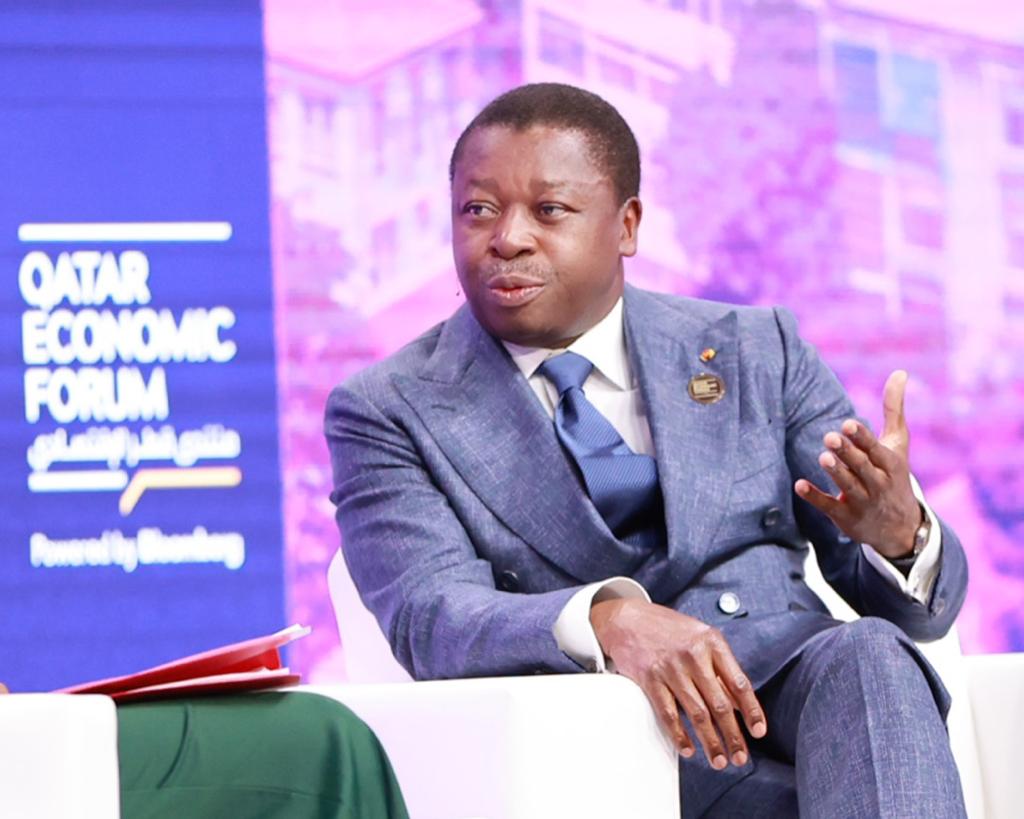 Le Président de la République, SEM Faure Essozimna Gnassingbé, a été l’hôte d’une session dédiée au Togo au premier jour du Forum économique annuel du Qatar qui se tient actuellement à Doha. Au cours de cet exercice qui a rassemblé un aréopage de représentants d’institutions financières internationales, d’entreprises et de diplomates, le chef de l’Etat a élargi la réflexion globale en s’inspirant des choix, des expériences et des perspectives du Togo.