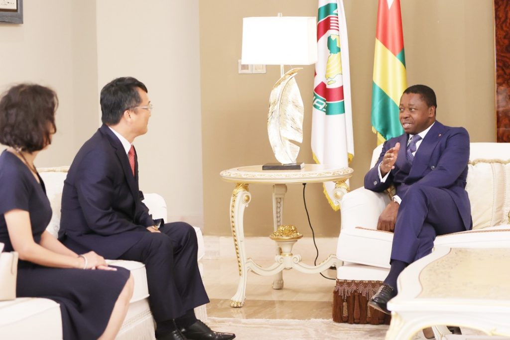 Le nouvel ambassadeur de la République de Corée, Lim Jung-Taek, a présenté ce 06 octobre 2022 ses lettres de créance au Président de la République, Faure Essozimna Gnassingbé.