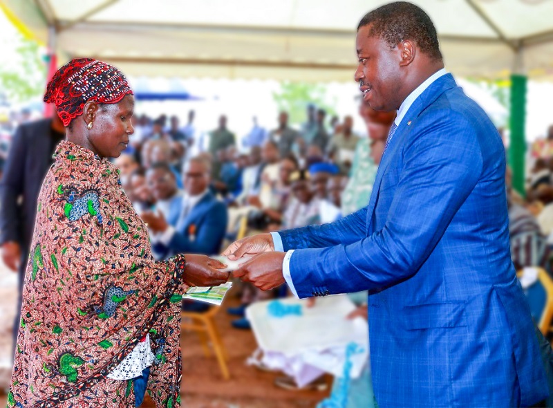 Les transferts monétaires du Projet de Filets sociaux et services de base (FSB) lancés en 2019 par le chef de l’Etat Faure Essozimna Gnassingbé, ont enregistré des résultats satisfaisants. En trois ans de mise en œuvre, cette initiative présidentielle a touché 61317 ménages sur toute l’étendue du territoire.