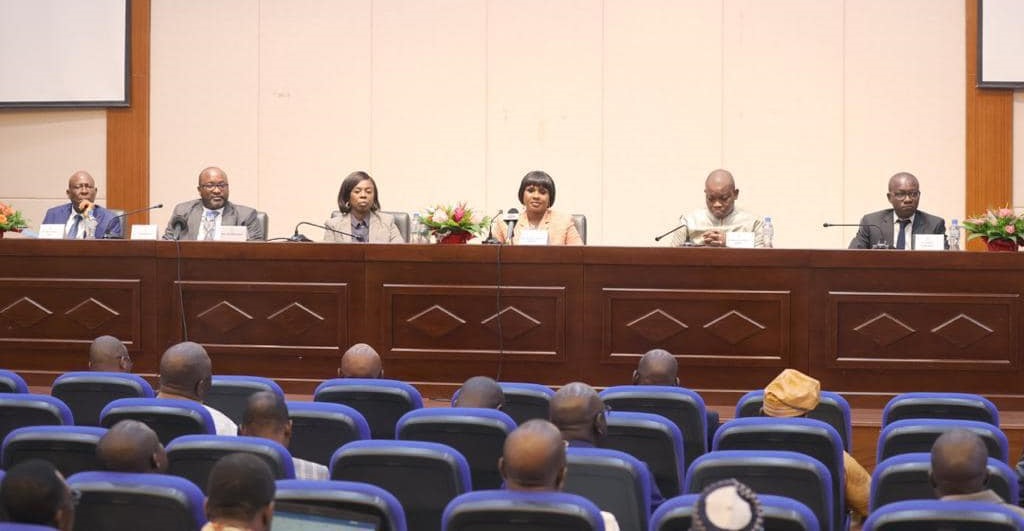 Quinze jours après le démarrage du cinquième recensement général de la population et de l’habitat (RGPH-5), une réunion d’évaluation d’étape du processus s’est tenue ce 07 novembre 2022 à Lomé. La rencontre a été dirigée par Madame Ablamba Sandra Johnson, ministre, Secrétaire général de la Présidence de la République et présidente du Comité national du recensement (CNR).