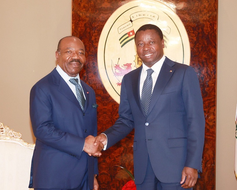 Le Président gabonais, Ali Bongo Ondimba est arrivé ce 30 novembre 2022 à Lomé, pour une visite d’amitié et de travail de 48 heures. Le Président de la République, Faure Essozimna Gnassingbé et son homologue gabonais ont eu un premier entretien au cours duquel ils ont passé en revue les questions d’ordre bilatéral, inter-régional et continental.
