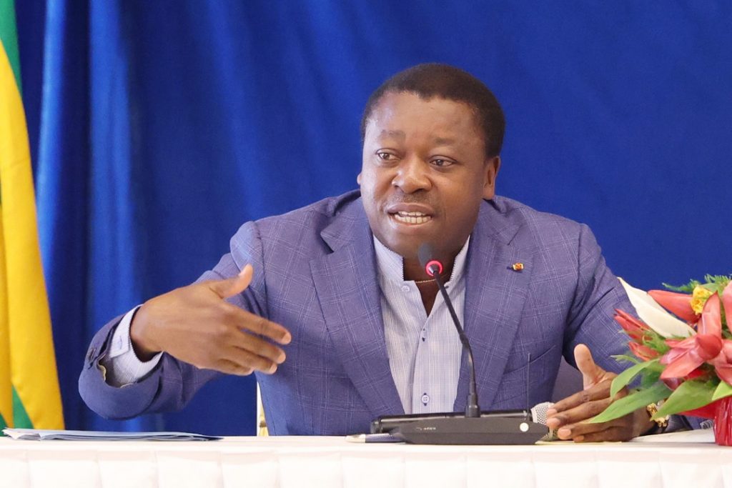 Le Président de la République, Faure Essozimna Gnassingbé a tenu, ce 24 janvier 2023 à Kara, une rencontre d’échanges, de partages et d’écoute avec les directeurs régionaux des services déconcentrés des régions Centrale, de la Kara et des Savanes.