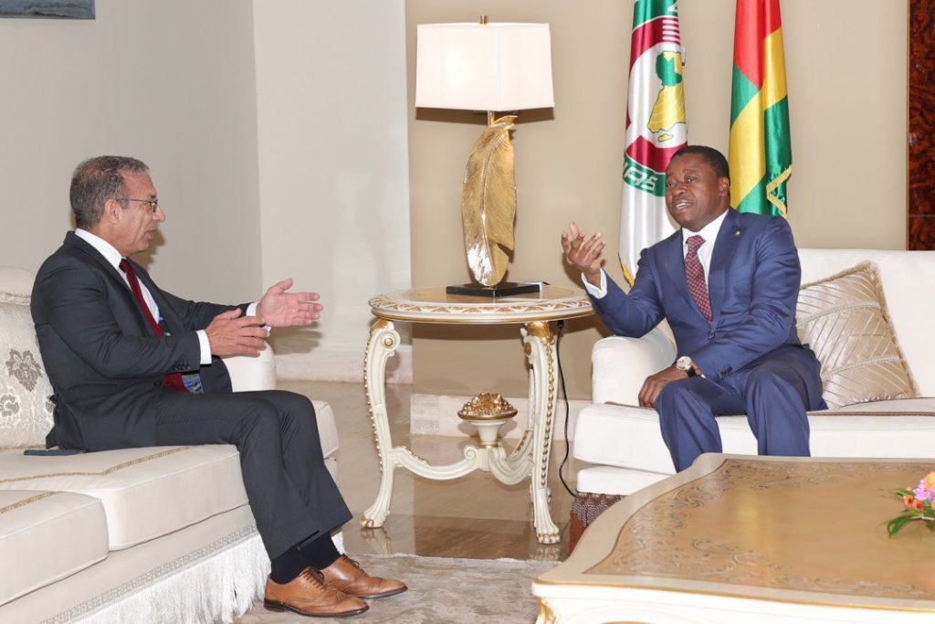 Le Président de la République, Faure Essozimna Gnassingbé, s’est entretenu ce 20 janvier 2023, avec Monsieur Duarte Pacheco, président de l’Union interparlementaire (UIP) qui séjourne à Lomé dans le cadre de la Conférence parlementaire de haut niveau sur le terrorisme et l’extrémisme violent. Monsieur Duarte Pacheco a exprimé au chef de l’Etat la gratitude de l’Union interparlementaire (UIP) pour l’engagement du Togo dans la lutte contre le terrorisme. « En tant que Président de l’Union interparlementaire (UIP), il est très important d'exprimer ma gratitude au Président de la République Togolaise, pour l'engagement du Togo dans la lutte contre le terrorisme. Tous les pays du monde doivent être unis pour lutter contre le terrorisme. Et le Togo en est un très bon exemple. L'engagement du Président de la République est à saluer ». Le président de l’Union interparlementaire (UIP) a réaffirmé au chef de l’Etat la volonté de son institution à renforcer le partenariat avec le Togo pour une meilleure synergie d’action dans la lutte contre le terrorisme et l’extrémisme violent dans la sous-région et sur le continent. Le chef de l’Etat a également reçu dans le même contexte, Madame Mabel Chiomona, présidente du Sénat du Zimbabwe, présidente de l’Union parlementaire africaine (UPA). La Conférence parlementaire de Lomé sur le terrorisme et l’extrémisme violent qui s’est ouverte hier est organisée à l’initiative du Bureau de lutte contre le terrorisme des Nations unies et l'Assemblée nationale du Togo en collaboration avec l'Union parlementaire africaine (UPA), le Comité interparlementaire du G5 Sahel et le Conseil de la Choura de l'Etat du Qatar. La rencontre placée sous le thème « Comprendre la menace terroriste en Afrique » a mobilisé plusieurs institutions internationales et plus de 250 acteurs venus de plus de 20 pays. Elle permettra d’apporter une réponse collective dans la lutte contre le terrorisme.