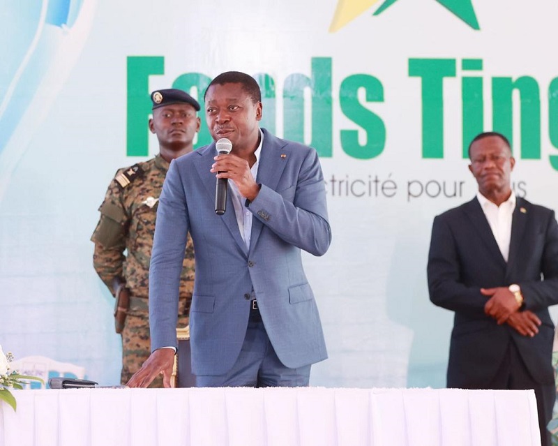 Le Président de la République, Faure Essozimna Gnassingbé a échangé, ce 20 avril 2023 à Pagouda, avec les bénéficiaires du Fonds Tinga de la région de la Kara, dédié à l’électrification rurale à base de kits solaires. Cette rencontre a permis au chef de l’Etat de noter avec satisfaction les impacts de ce projet novateur sur les conditions de vie des populations et dans les secteurs sociaux de la région de la Kara.