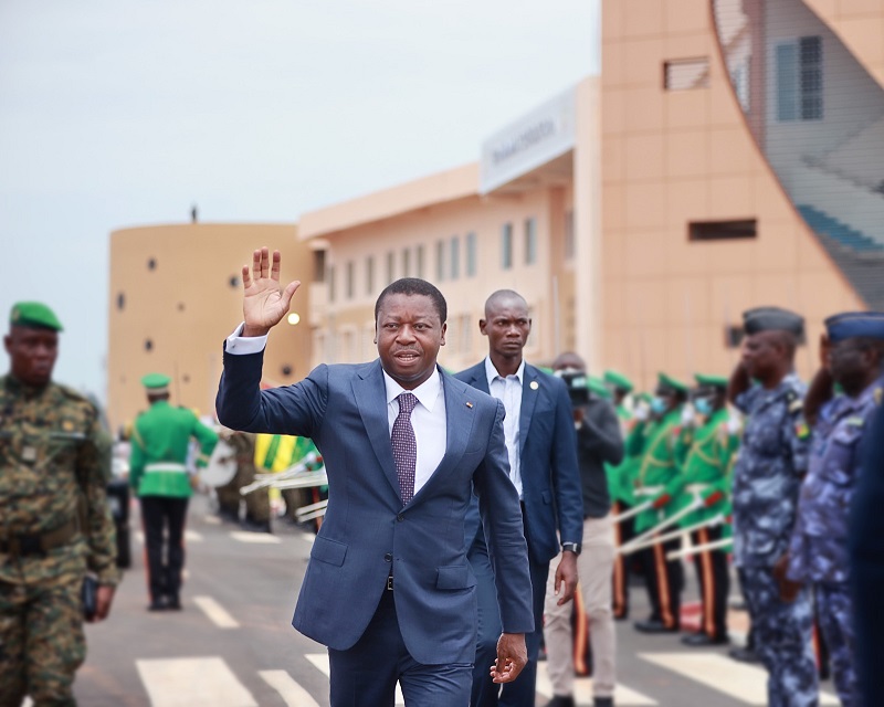 Sept ans après le lancement du Projet d’appui à la reconstruction des marchés et aux commerçants de Kara et de Lomé (PARMCO), le nouveau marché central de la ville de Kara, a ouvert ses portes, ce 24 avril, au cours d’une cérémonie de réception solennelle, présidée par le chef de l’Etat, Faure Essozimna Gnassingbé.