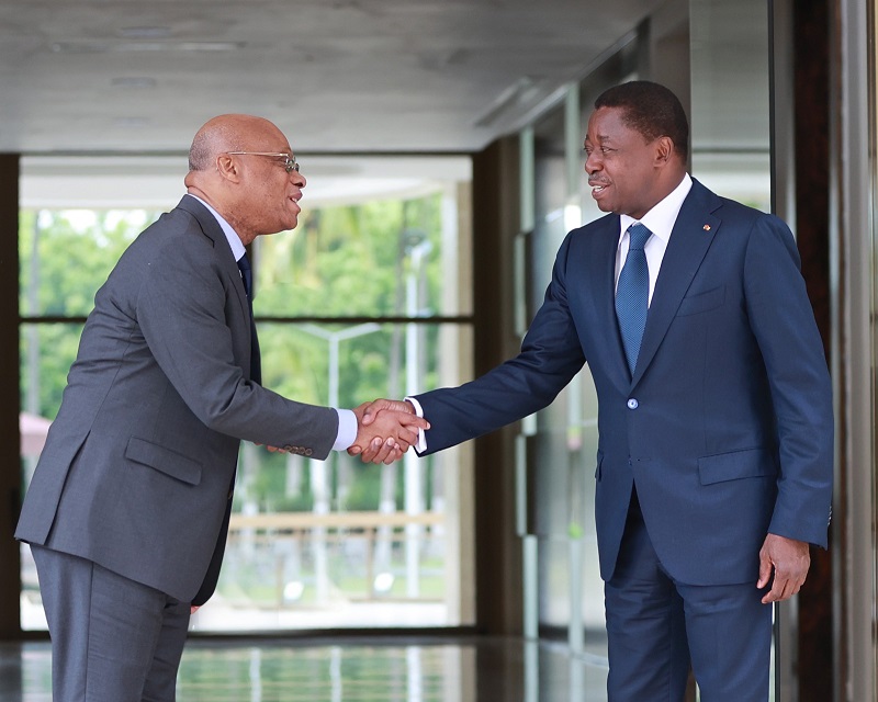 Le Président de la République, Faure Essozimna Gnassingbé s’est entretenu ce 03 mai 2023 avec le Gouverneur de la Banque Centrale des Etats de l’Afrique de l’Ouest (BCEAO) sur la situation économique, monétaire et financière de la sous-région.