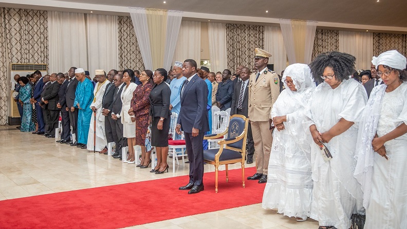 Le chef de l’Etat, Faure Essozimna Gnassingbé a présidé ce 05 juin 2023 la cérémonie d’hommage national au président de la Cour constitutionnelle, El Hadj Aboudou Assouma, rappelé à Dieu le 26 mai dernier.