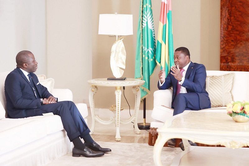 Le Président de la République, Faure Essozimna Gnassingbé, président en exercice de la Conférence des chefs d’Etat et de gouvernement du Conseil de l’Entente, a reçu ce 02 octobre 2023, le nouveau Secrétaire exécutif de l’organisation. Le professeur Wautabouna Ouattara a exprimé au chef de l’Etat togolais, sa reconnaissance pour sa nomination à ce poste stratégique du Conseil de l’Entente. Il s’est réjoui des conseils et orientations du Président de la République pour la réussite de sa mission.