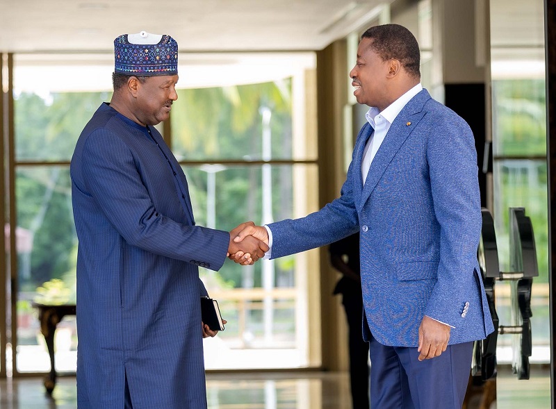 En séjour au Togo dans le cadre du premier Forum Paix et Sécurité de Lomé, Monsieur Abdou Abarry, Représentant spécial du Secrétaire général des Nations unies pour l'Afrique centrale, chef du Bureau régional des Nations unies pour l’Afrique centrale (UNOCA) a rendu de vive voix, un hommage mérité au Président Faure Essozimna Gnassingbé pour sa détermination à consolider la paix et à renforcer la stabilité dans la région et sur le continent.