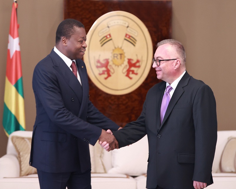 La vitalité de la diplomatie togolaise s’est encore illustrée ce vendredi 20 octobre 2023 à travers l’accréditation de quatorze (14) nouveaux ambassadeurs dont six (06) provenant de l’Europe, quatre (04) de l’Afrique, deux (02) du Moyen Orient et un (01) de l’Australie.