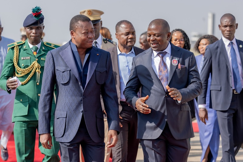 La 64è session ordinaire de la Conférence des chefs d’État et de gouvernement de la Communauté économique des États de l’Afrique de l’ouest (CEDEAO) se tient ce 10 décembre 2023 à Abuja. Le Président de la République, Faure Essozimna Gnassingbé est arrivé, ce 9 décembre 2023 dans la capitale nigériane, à la veille de cette dernière rencontre sous-régionale de l’année.