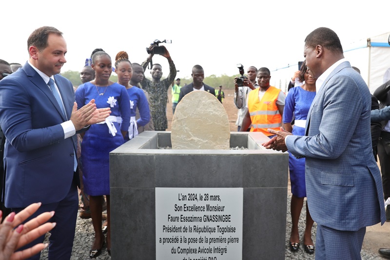 Dans une démarche résolument tournée vers la transformation structurelle de l’économie nationale, l’autosuffisance alimentaire et la sécurité nutritionnelle, le Président de la République, Faure Essozimna Gnassingbé a procédé, ce 28 mars 2024 à Avétonou dans la préfecture d’Agou, au lancement officiel d’un ambitieux projet de développement de la filière avicole intégrée.