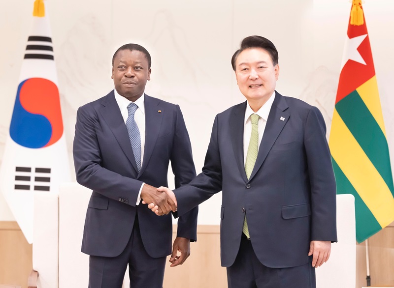 Le chef de l'Etat, Faure Essozimna Gnassingbé s’est entretenu, ce 03 juin 2024 à Séoul, avec le Président de la République de Corée Yoon Suk-yeol au palais présidentiel, sur la coopération bilatérale et les questions d’intérêt commun.